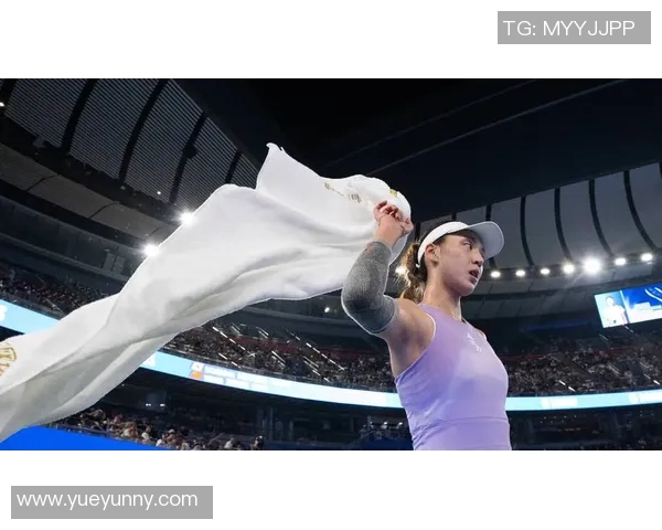 武汉网球队的默契配合揭秘：网球场上的团队精神与战术分析